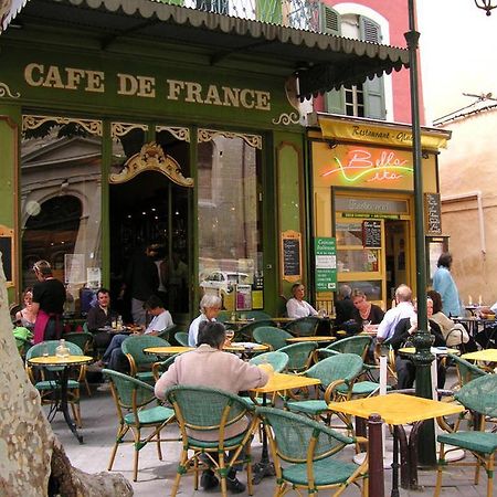 Studio De Charme Avec Sa Terrasse En Plein Coeur De Ville LʼIsle-sur-la-Sorgue Buitenkant foto
