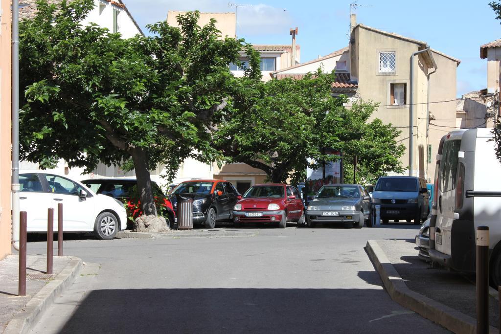 Studio De Charme Avec Sa Terrasse En Plein Coeur De Ville LʼIsle-sur-la-Sorgue Buitenkant foto