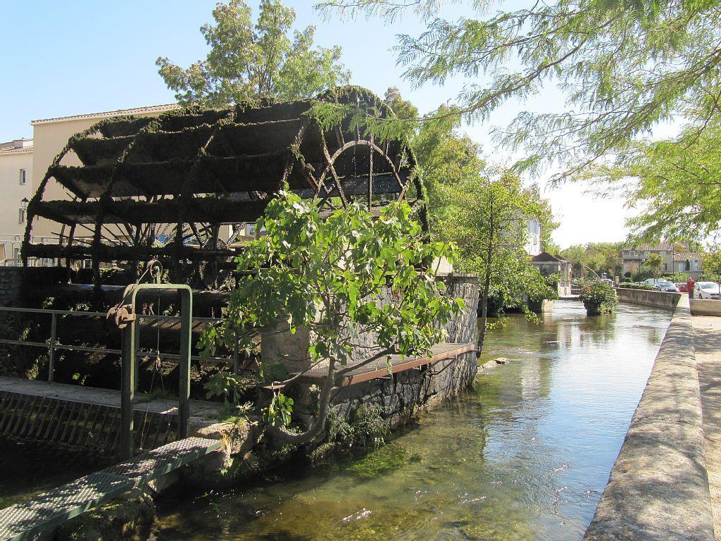 Studio De Charme Avec Sa Terrasse En Plein Coeur De Ville LʼIsle-sur-la-Sorgue Buitenkant foto