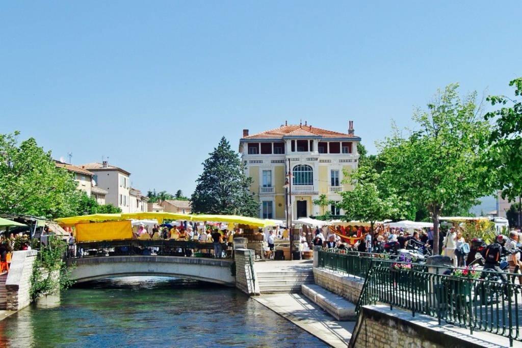 Studio De Charme Avec Sa Terrasse En Plein Coeur De Ville LʼIsle-sur-la-Sorgue Buitenkant foto
