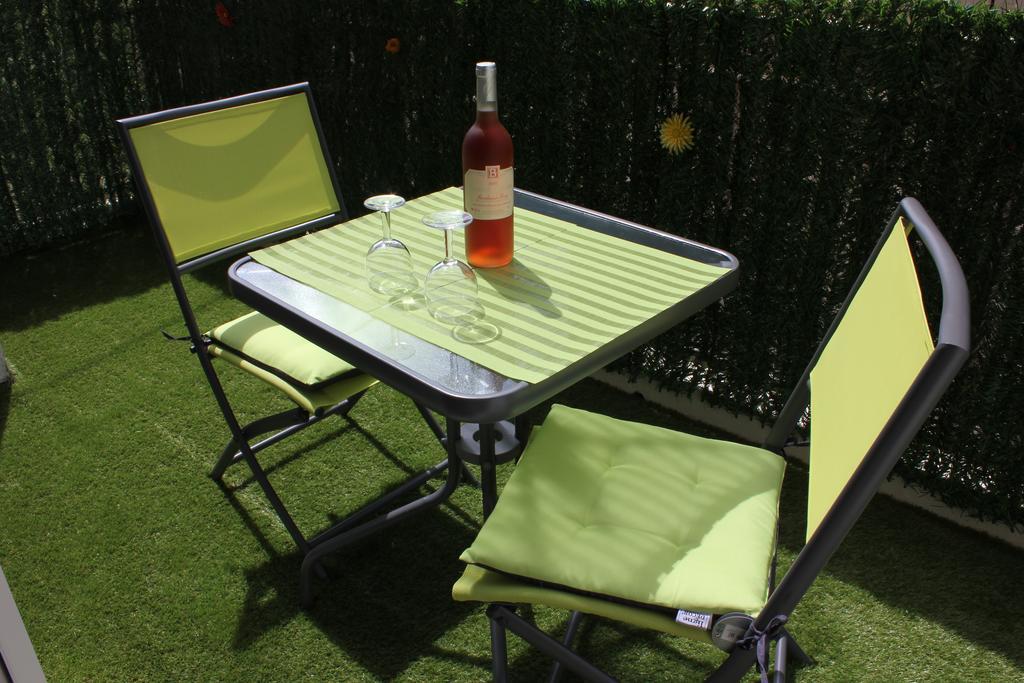 Studio De Charme Avec Sa Terrasse En Plein Coeur De Ville LʼIsle-sur-la-Sorgue Buitenkant foto